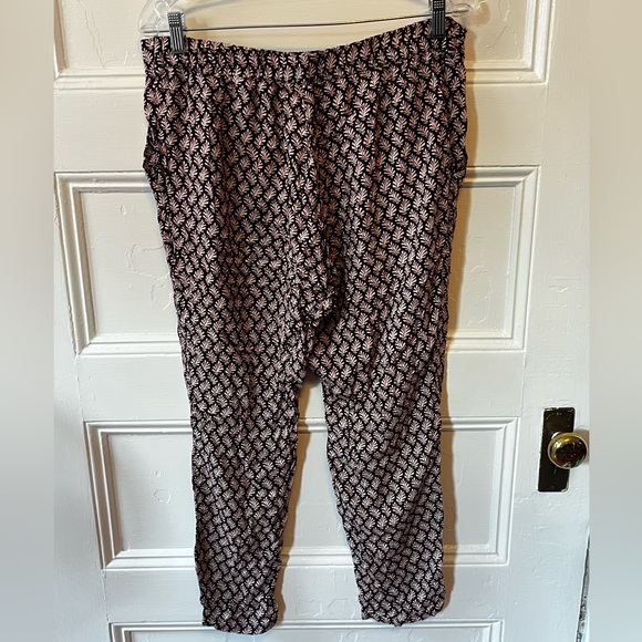 H&M Harem style pants, size 12, 100% rayon - Picture 2 of 2